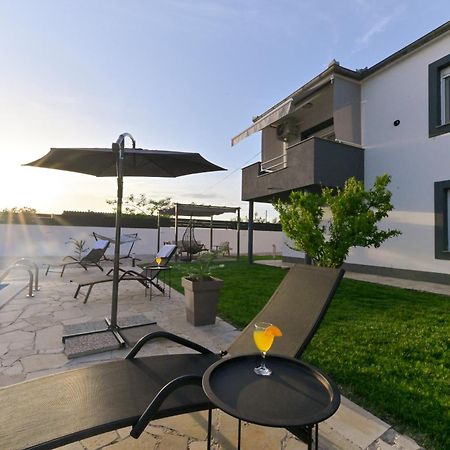 Apartment Amelie - With Pool And Sauna! Galovac  外观 照片