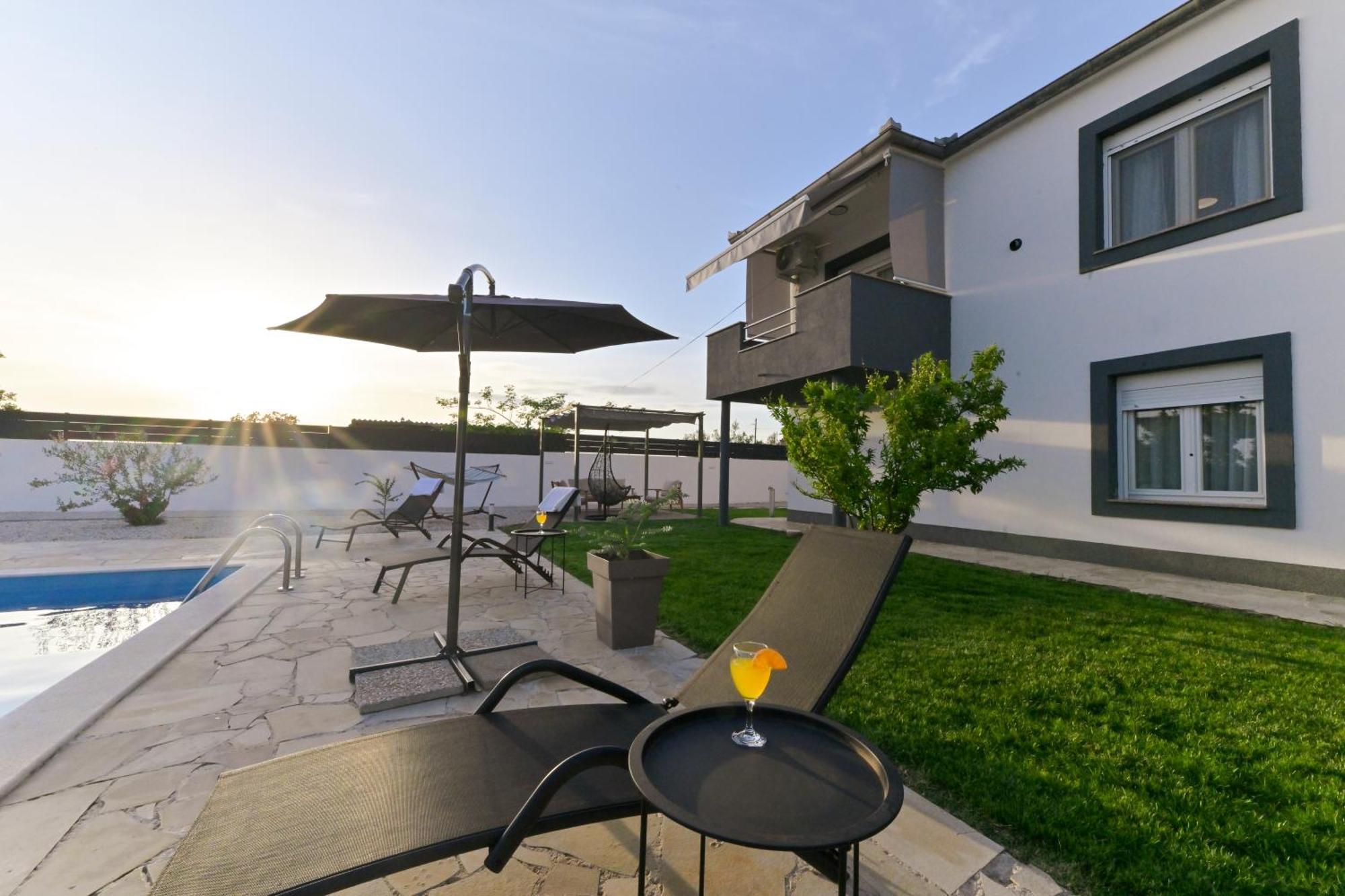 Apartment Amelie - With Pool And Sauna! Galovac  外观 照片