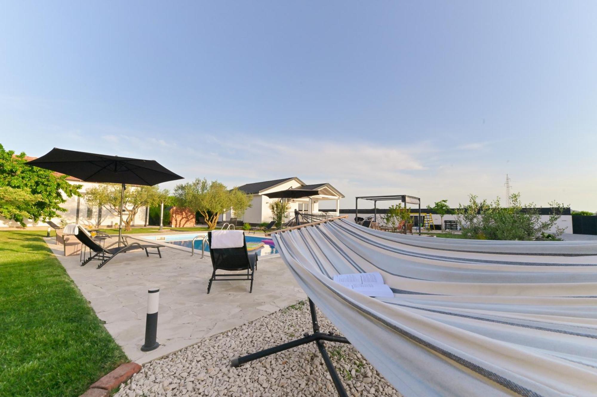 Apartment Amelie - With Pool And Sauna! Galovac  外观 照片