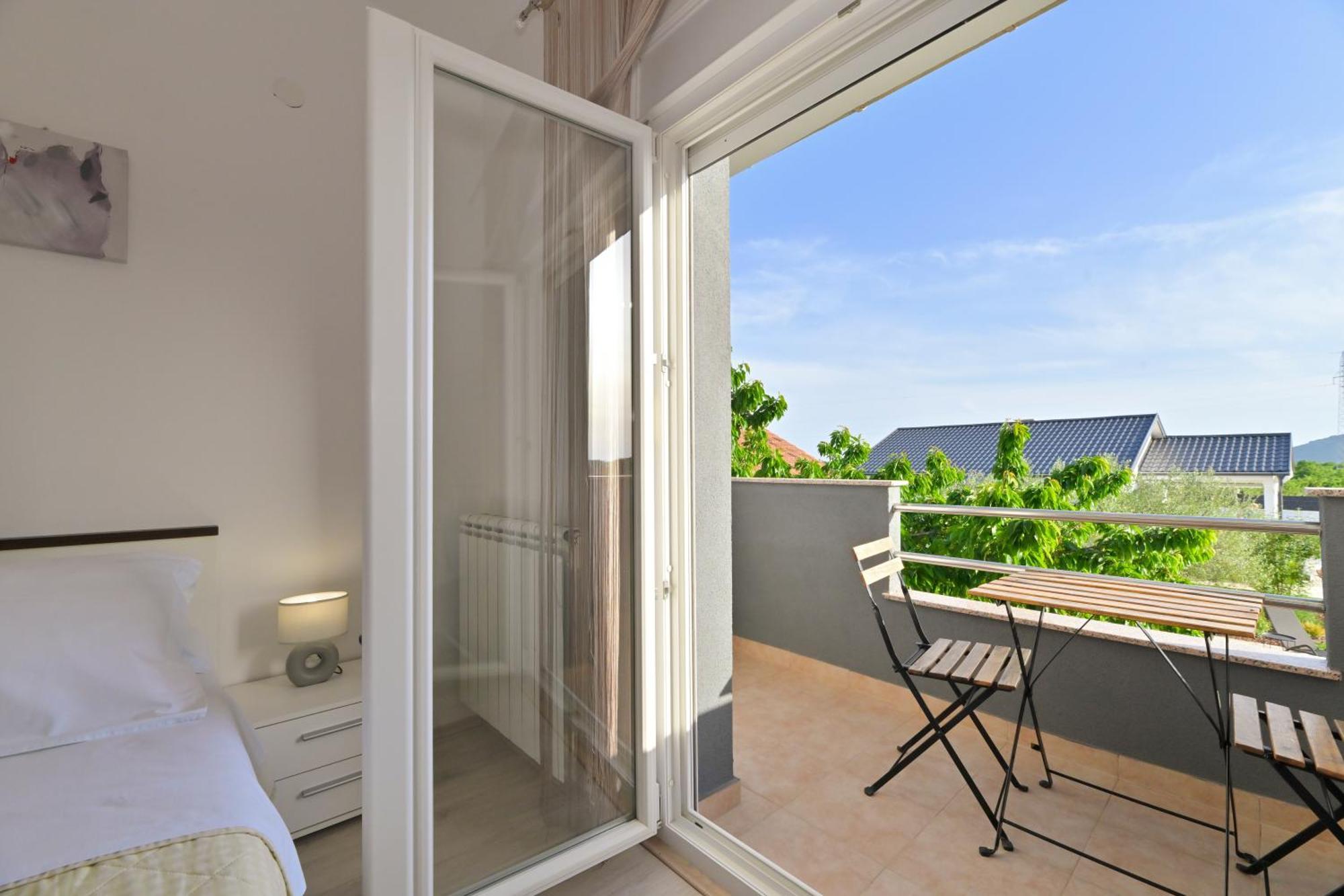 Apartment Amelie - With Pool And Sauna! Galovac  外观 照片