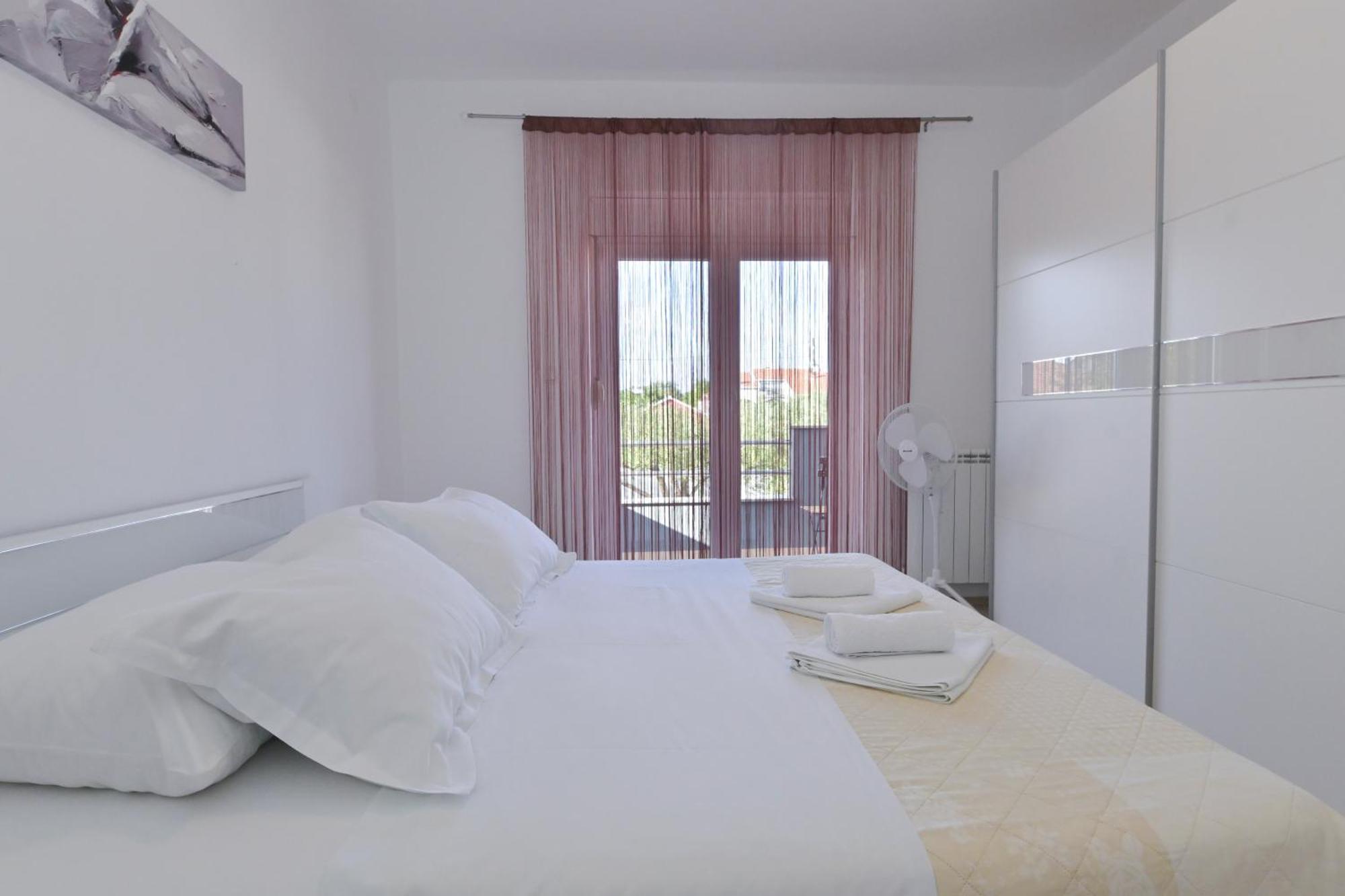 Apartment Amelie - With Pool And Sauna! Galovac  外观 照片